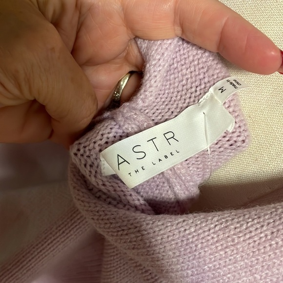 ASTR The Label Lilac Twist back neckline open back sweater, V neck size Med - Picture 8 of 10